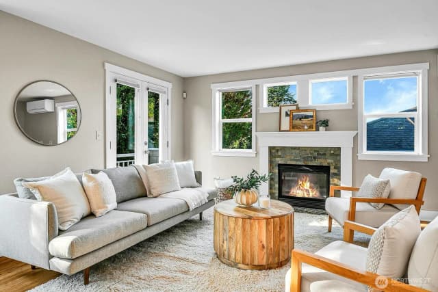Property photo for 1828 27th Avenue #b, Seattle photo 3