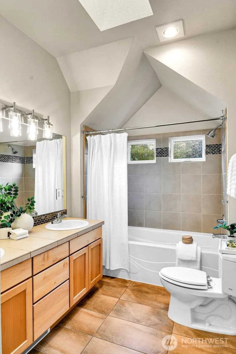 Property photo for 1828 27th Avenue #b, Seattle photo 13