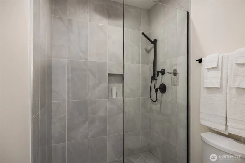 Property photo for 2314 B Fairview Avenue E, Seattle photo 22