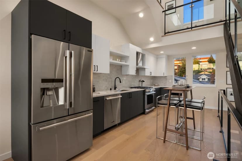 Property photo for 2314 B Fairview Avenue E, Seattle photo 5