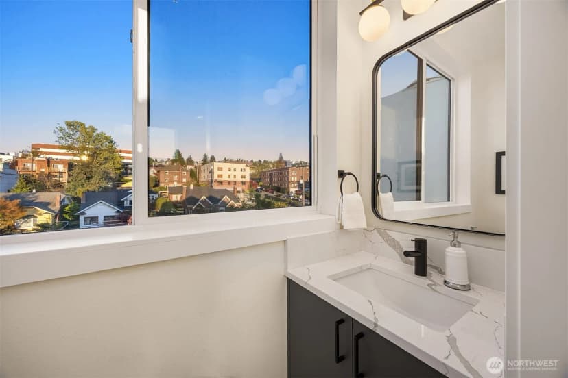 Property photo for 2314 B Fairview Avenue E, Seattle photo 10