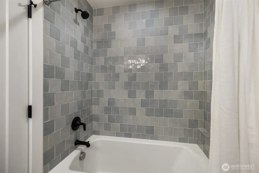 Property photo for 2314 B Fairview Avenue E, Seattle photo 16
