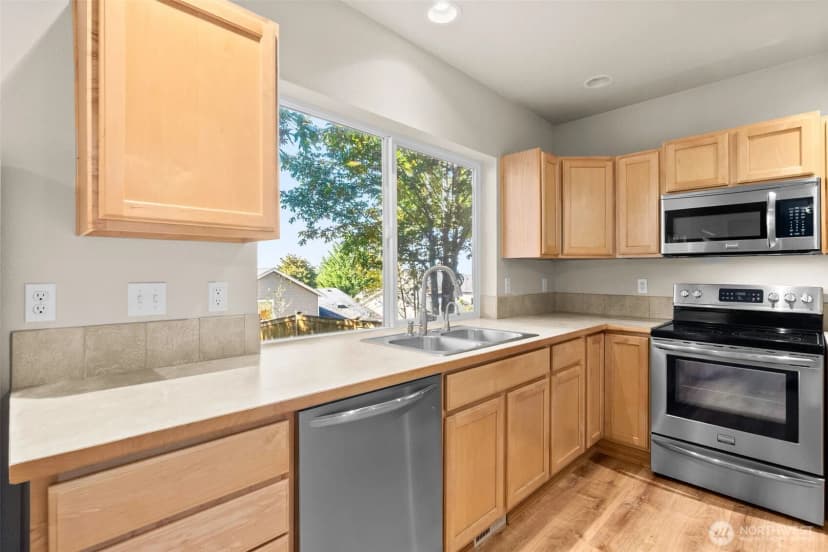 Property photo for 2325 Cooper Crest Street Nw, Olympia photo 13