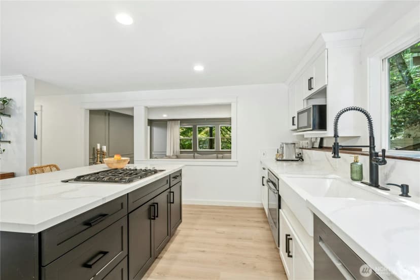 Property photo for 17519 33rd Avenue Ne, Lake Forest Park photo 14