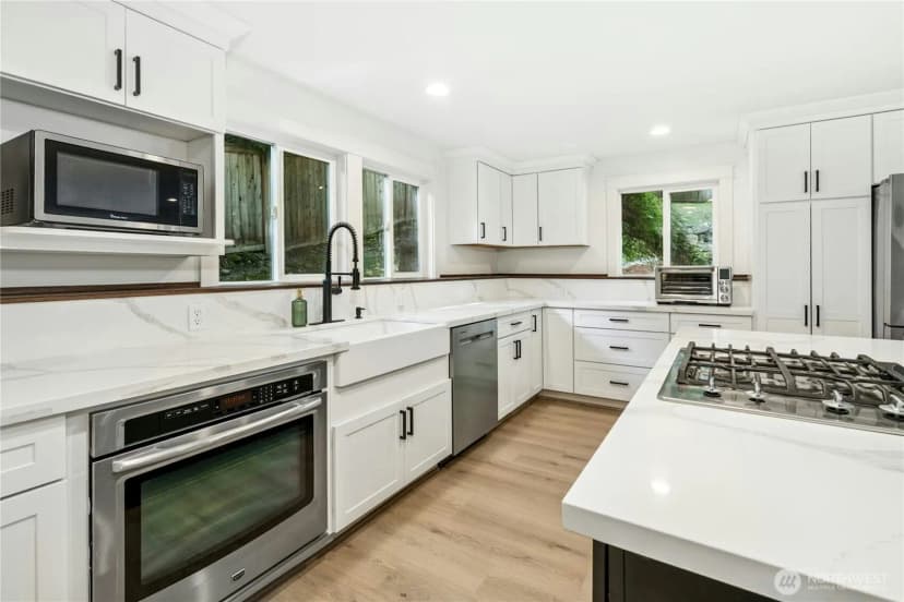 Property photo for 17519 33rd Avenue Ne, Lake Forest Park photo 9