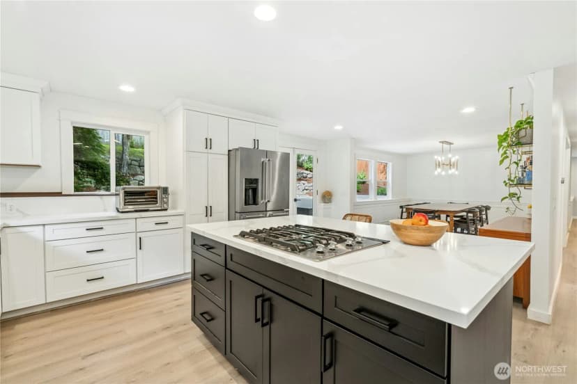 Property photo for 17519 33rd Avenue Ne, Lake Forest Park photo 6
