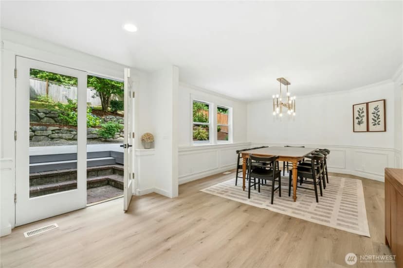 Property photo for 17519 33rd Avenue Ne, Lake Forest Park photo 11
