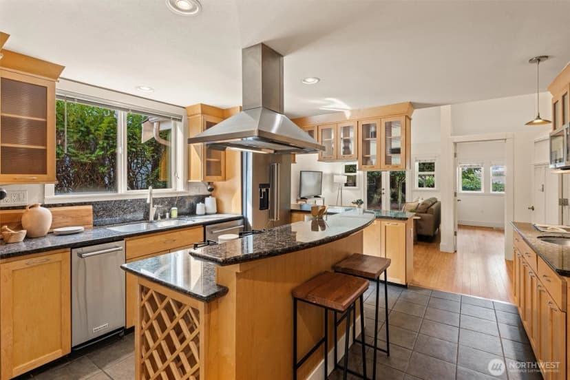 Property photo for 511 30th Avenue, Seattle photo 9