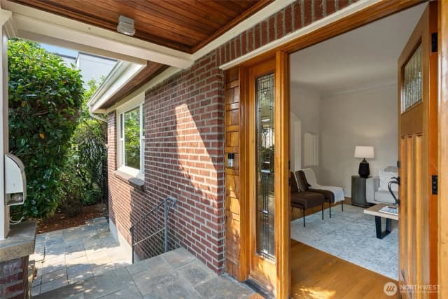 Property photo for 511 30th Avenue, Seattle photo 2