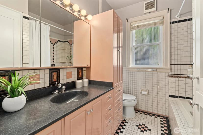 Property photo for 511 30th Avenue, Seattle photo 22