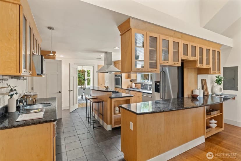 Property photo for 511 30th Avenue, Seattle photo 12