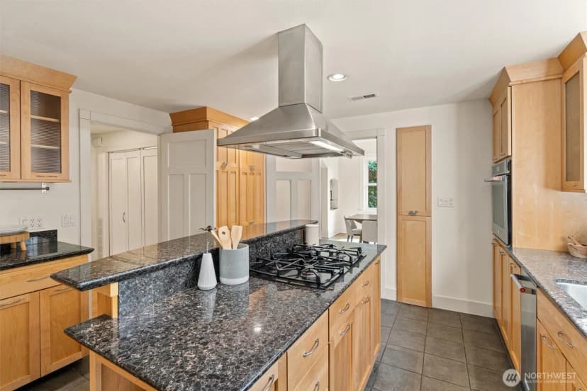 Property photo for 511 30th Avenue, Seattle photo 10