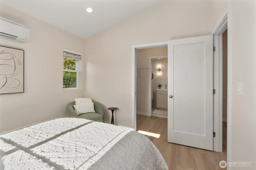 Property photo for 320 B Nw 51 Street, Seattle photo 16