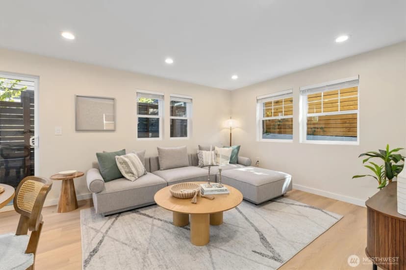 Property photo for 320 B Nw 51 Street, Seattle photo 3