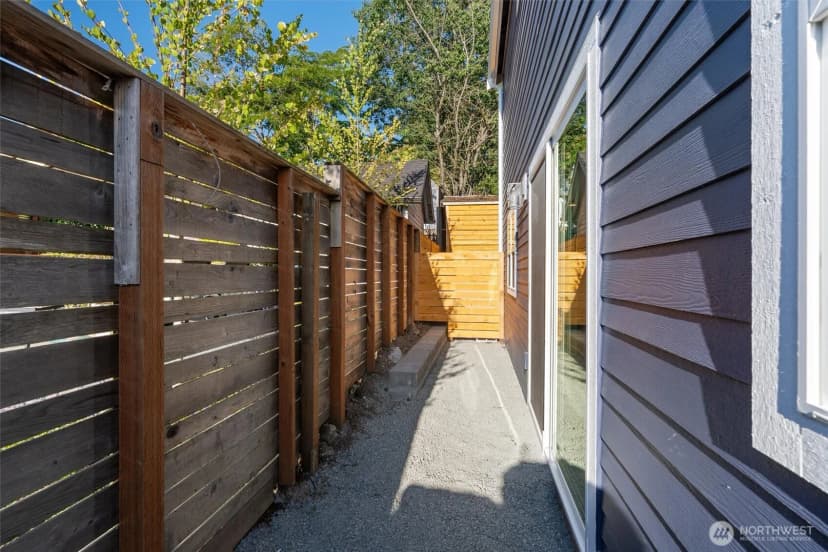 Property photo for 320 B Nw 51 Street, Seattle photo 26