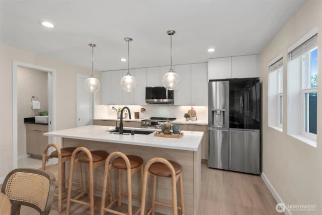 Property photo for 320 B Nw 51 Street, Seattle photo 5