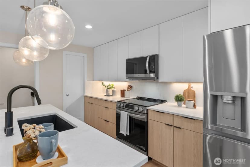 Property photo for 320 B Nw 51 Street, Seattle photo 6