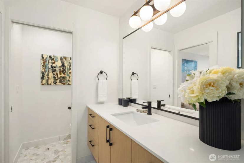 Property photo for 2341 16th Avenue S #c, Seattle photo 9