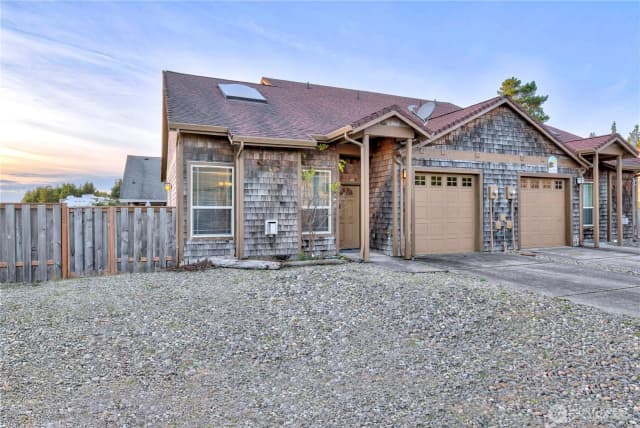 Property photo for 138 28th Street Nw, Long Beach
