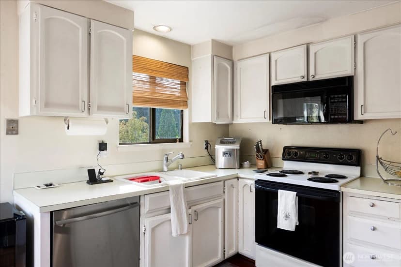 Property photo for 9100 Olympic View Drive, Edmonds photo 12