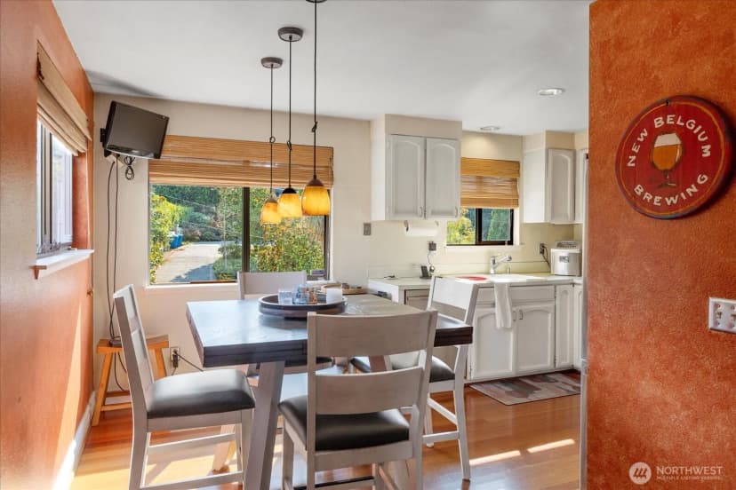 Property photo for 9100 Olympic View Drive, Edmonds photo 11