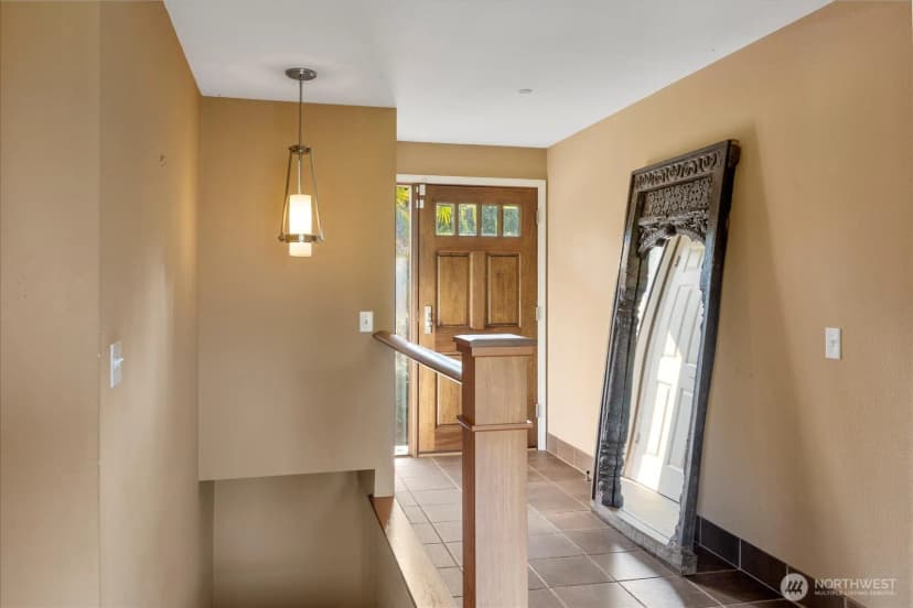 Property photo for 9100 Olympic View Drive, Edmonds photo 2