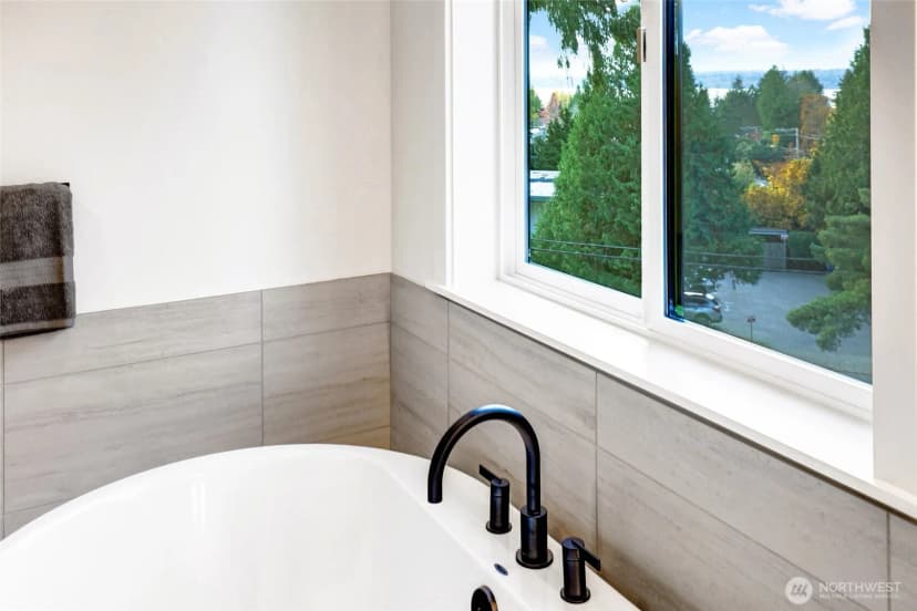 Property photo for 11216 Ne 67th Street #4, Kirkland photo 29