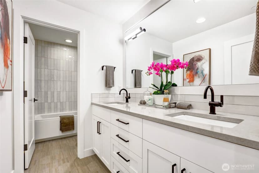 Property photo for 11216 Ne 67th Street #4, Kirkland photo 34