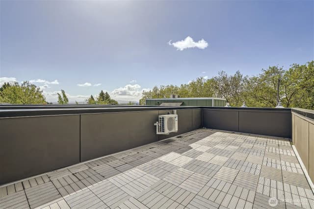 Property photo for 1108 33rd Avenue #b, Seattle photo 2