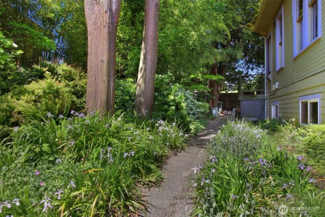 Property photo for 2030 S Ingersoll Place, Seattle photo 4