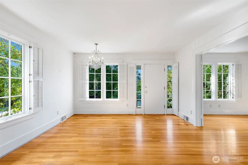 Property photo for 5412 Kensington Place N, Seattle photo 7