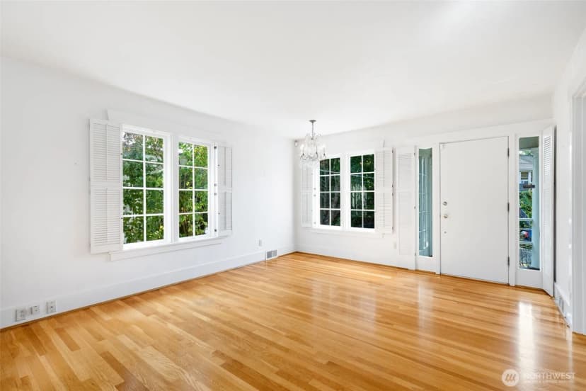 Property photo for 5412 Kensington Place N, Seattle photo 8