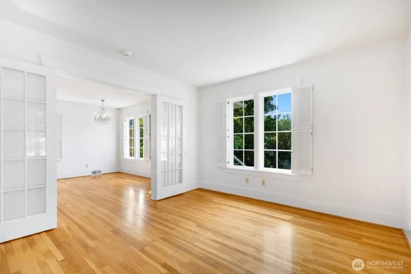 Property photo for 5412 Kensington Place N, Seattle photo 11