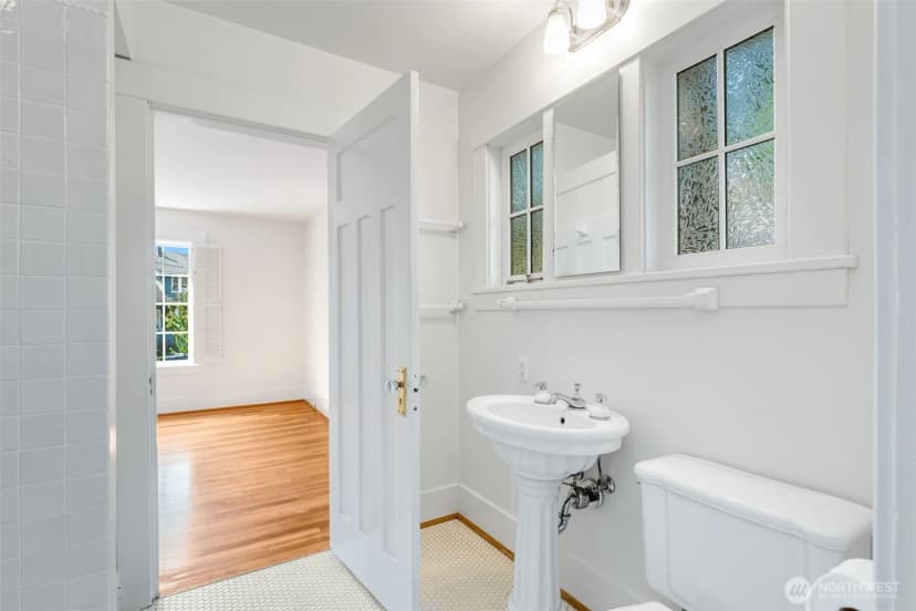 Property photo for 5412 Kensington Place N, Seattle photo 13