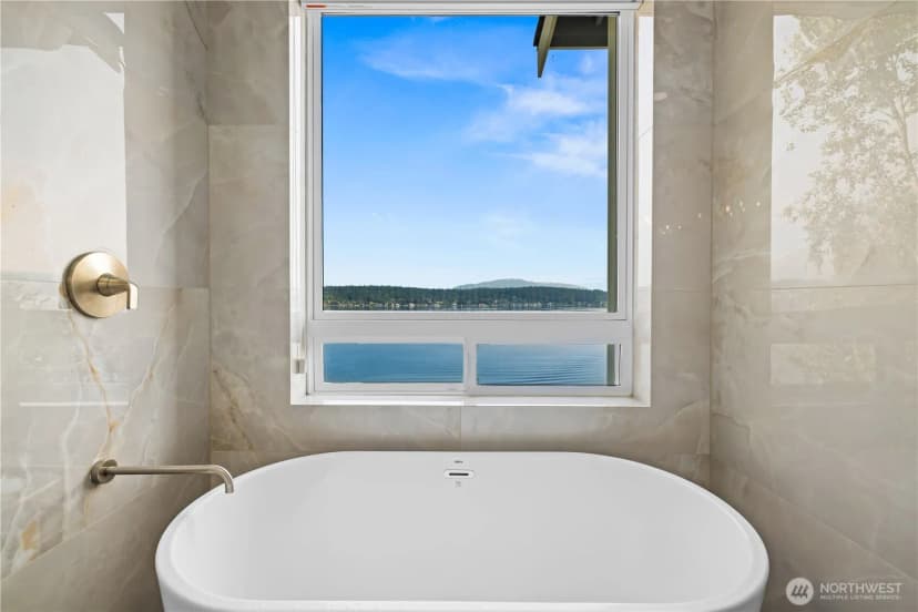 Property photo for 670 W Lake Sammamish Parkway Ne, Bellevue photo 13