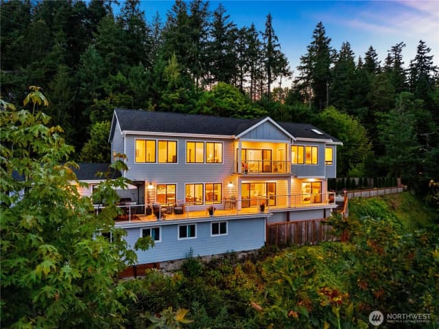 Property photo for 670 W Lake Sammamish Parkway Ne, Bellevue