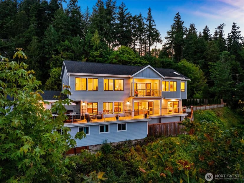 Property photo for 670 W Lake Sammamish Parkway Ne, Bellevue
