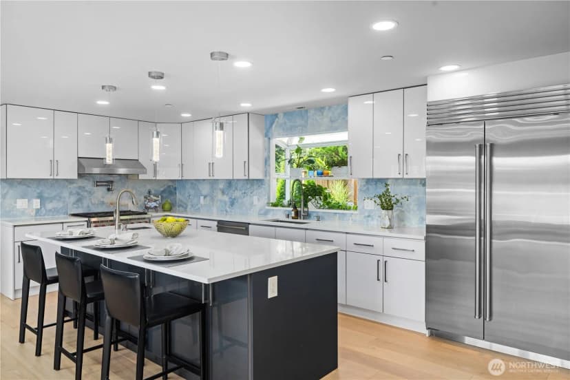 Property photo for 670 W Lake Sammamish Parkway Ne, Bellevue photo 8
