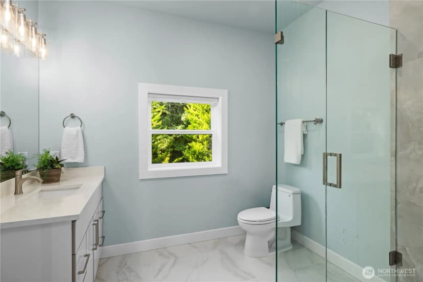 Property photo for 670 W Lake Sammamish Parkway Ne, Bellevue photo 21