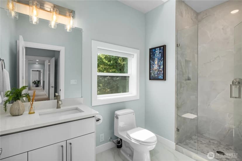 Property photo for 670 W Lake Sammamish Parkway Ne, Bellevue photo 19