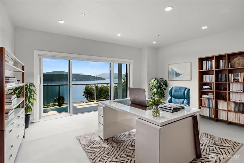 Property photo for 670 W Lake Sammamish Parkway Ne, Bellevue photo 14