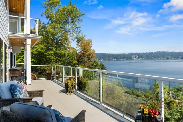 Property photo for 670 W Lake Sammamish Parkway Ne, Bellevue photo 5
