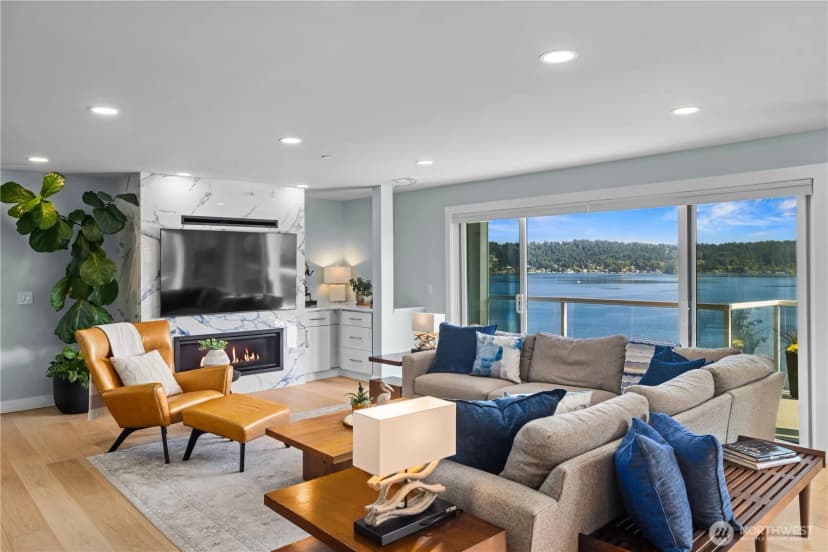 Property photo for 670 W Lake Sammamish Parkway Ne, Bellevue photo 4
