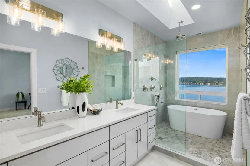 Property photo for 670 W Lake Sammamish Parkway Ne, Bellevue photo 12