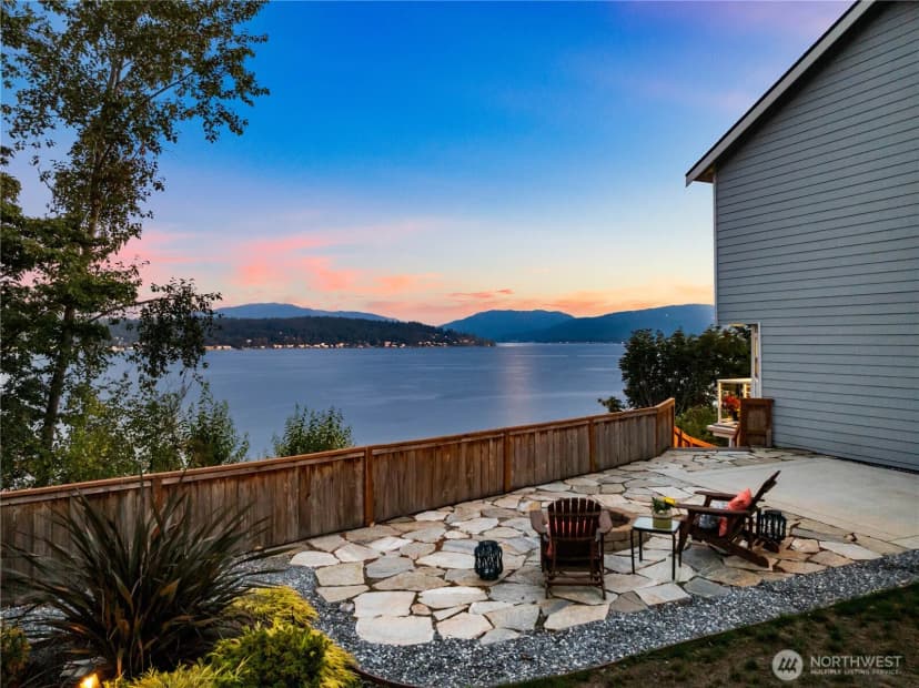 Property photo for 670 W Lake Sammamish Parkway Ne, Bellevue photo 2