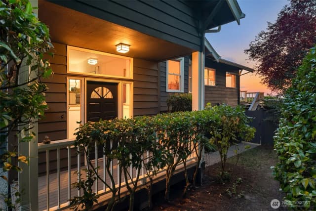 Property photo for 9015 38th Avenue Sw, Seattle photo 4