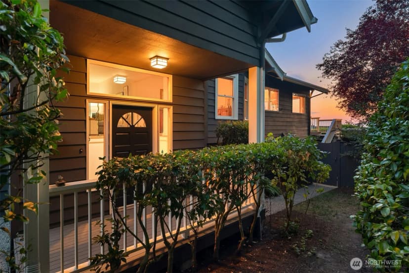 Property photo for 9015 38th Avenue Sw, Seattle photo 4