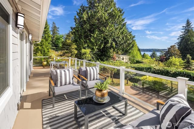 Property photo for 29 94th Avenue Ne, Bellevue photo 4