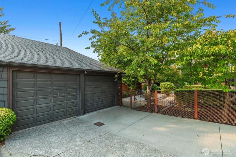 Property photo for 727 13th Avenue E, Seattle photo 39
