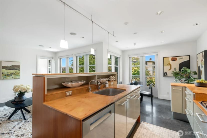 Property photo for 727 13th Avenue E, Seattle photo 9